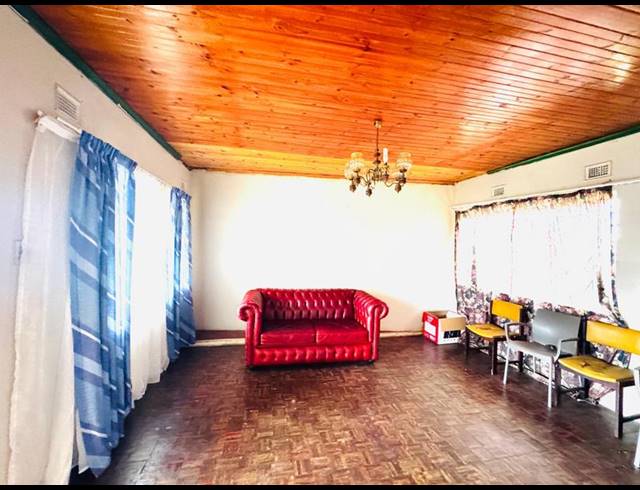 4 BEDROOM HOUSE FOR SALE IN UMLAZI H